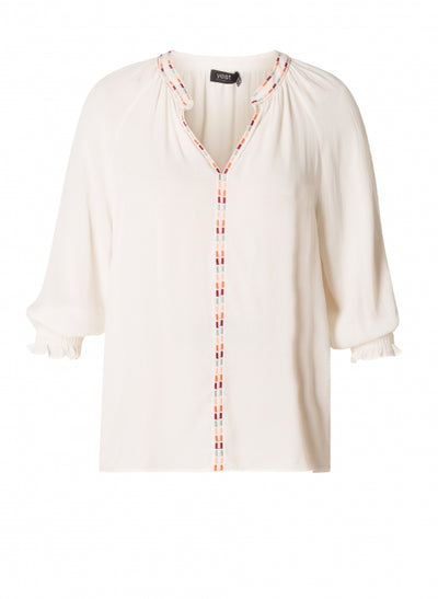 <p>Add a playful touch to your wardrobe with Yest's Fara Blouse! This off-white blouse is made from 100% viscose and features charming embroidery along the neckline. The three-quarter length sleeves with smocked elasticated cuffs add a stylish touch. Perfect for adding a fun flair to any outfit!</p> <p>&nbsp;</p> <p>Made of 100% Viscose, machine wash at 30 degrees and air dry where possible, low iron if needed&nbsp;</p> <p>&nbsp;</p>
