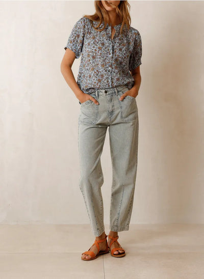 <p data-mce-fragment="1">Get ready to charm in the sweetest vintage floral pattern of the Indi &amp; Cold Camisa! This button-up blouse in a dusty babyblue hue features short sleeves for a playful touch. Perfect for adding a touch of whimsy to any outfit!</p> <p data-mce-fragment="1">&nbsp;</p> <p data-mce-fragment="1">Made of 100% Cotton, Machine wash 30</p>