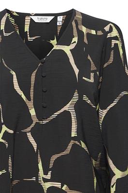 <p>This abstract printed blouse is perfect for that fresh pop of fun but subtle colour in your wardrobe. Perfect to style with your fave jeans and trousers for a smart and polished causal look for the books!</p> <p><br></p> <p>Made of 88% viscose, 12% polyamide, machine wash at 30 degrees, air dry were possible, low iron if needed</p>