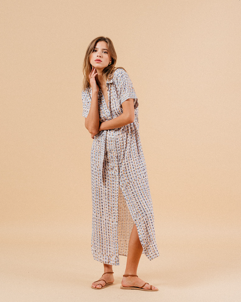 <p data-mce-fragment="1">Sashay into summer in the Grace &amp; Mila Mauve Checked Maxi Dress, a long shift that brings breezy ease and effortless elegance to your wardrobe. With its blue tones and checked print, this dress is perfect for sunny days and warm evenings.</p> <p data-mce-fragment="1">&nbsp;</p> <p data-mce-fragment="1">Made of 100% Rayon, Wash at 30 degrees and air dry, low iron where needed</p>