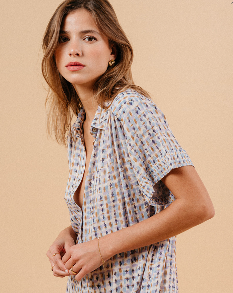 <p data-mce-fragment="1">Sashay into summer in the Grace &amp; Mila Mauve Checked Maxi Dress, a long shift that brings breezy ease and effortless elegance to your wardrobe. With its blue tones and checked print, this dress is perfect for sunny days and warm evenings.</p> <p data-mce-fragment="1">&nbsp;</p> <p data-mce-fragment="1">Made of 100% Rayon, Wash at 30 degrees and air dry, low iron where needed</p>