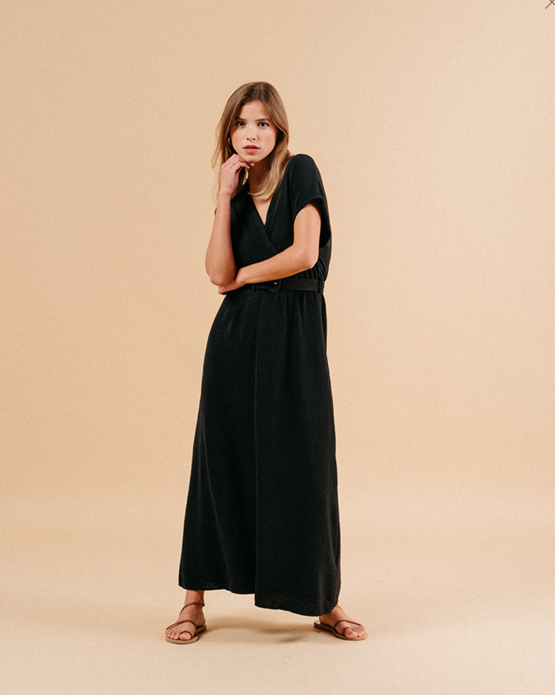 <p data-mce-fragment="1">Turn heads in the versatile Maud Dress by Grace &amp; Mila. This simple black dress is perfect for any occasion, whether you&