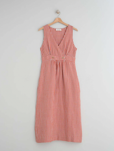 <p>This Rojo gingham dress features a playful crossover V-neck and a flattering a-line silhouette. Part of Indi &amp; Cold's Terra sustainable collection, this dress is not only stylish but environmentally conscious. Perfect for those who want to look good while doing good.</p> <p><span data-mce-fragment="1"><span data-mce-fragment="1">Made out of 55% Linen &amp; 45% Viscose, Machine wah at 30, air dry where possible low iron if needed</span></span></p>