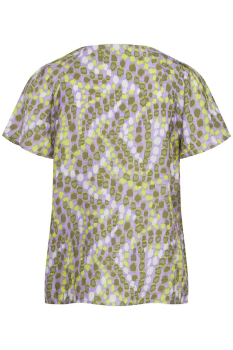 <p>Get ready to take on the day in style with the B Young Bano Op Blouse in Orchid Bloom Mix! This abstract printed tshirt features a gorgeous mix of purple, lime, green, and grey, perfect for adding a pop of color to your wardrobe. The flattering v-neck and floaty sleeves add a touch of femininity to this playful piece.</p> <p><br></p> <p>Made of 80% viscose and 20% nylon, Machine wash at 30 and low iron when needed</p>