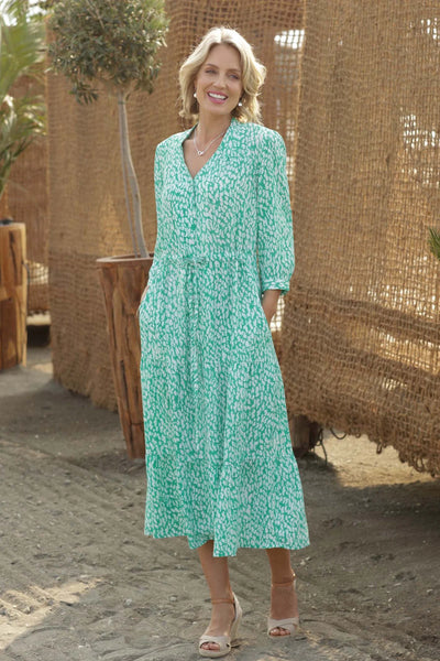<p>Get ready to turn heads in this Pomodoro - Santorini Midi Dress in Green. With its vibrant green print, bottom tiers, and flowy fit, this maxi dress will have you feeling stylish and breezy all summer long. Plus, the tie belt adds the perfect touch of cinched-in shape. Perfect for any summer occasion!</p> <p>&nbsp;</p> <p>Made of 100% Viscose Moss Crepe, Machine wash 30</p>