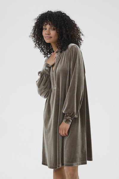 Kaffe - Kelly Flounce Dress in Morel