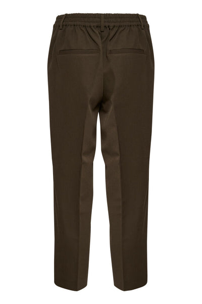 Comfy and stylish with a silky smooth feel, Kaffe's Asakura HW Cropped Pants are the perfect autumnal basic. Dress them up or down - you've got options! (And who doesn't love options?!) Make the perfect impression, wherever you go.     Made of 77% polyester, 18% viscose, 5% elastic, wash at 30 degrees and air dry where possible for the best care