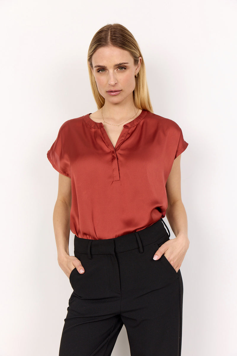 Soyaconcept - Thilde short-sleeved blouse in Rust / Olive / Cream / Black