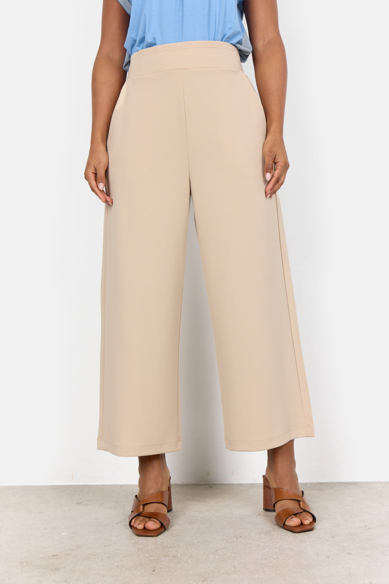 Soyaconcept - Siham Trouser in Sand ona model