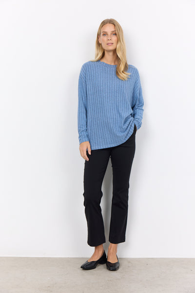 Get ready to take your casual style up a notch with this Ane Powder Blue Ribbed Long Sleeve! Super soft and lightweight, it's perfect for layering so you can look snazzy in any season. The New Year's palette is just the icing on the cake!   Made of 74% Viscose, 21% Polyester, 5% elastic, wash cold and air dry 
