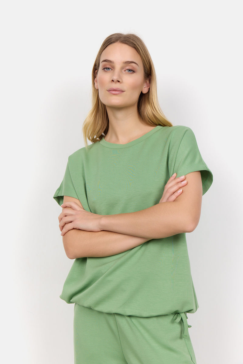 Soyaconcept - Banu in Green with short sleeves and tie detail on a model 