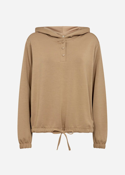 Introducing Soyaconcept's Banu Hoodie, now in a beautiful Cafe Latte Brown. This classic hoodie is back and ready to elevate your autumn wardrobe with its perfect neutral shade. Stay cosy and stylish all season long.    Made of 48% Modal 48% polyester 4% elastic, Machine wash 30
