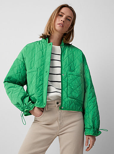 <p>This cropped Soaked in Luxury Umina Jacket is the perfect spring to summer transitional piece. We love the organic quilted pattern, adjustable toggles, and front pockets<br></p> <p>&nbsp;</p> <p>Made of 100% Nylon, wash at 30 degrees and air dry where possible&nbsp;</p>