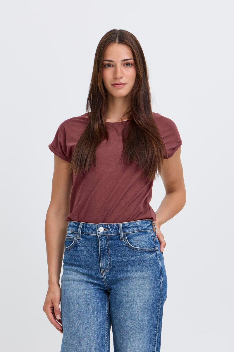 model wearing B Young - Pamila T-Shirt tucked into jeans