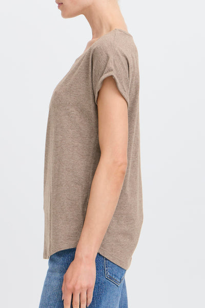 model wearing B Young - Pamila T-Shirt loose over jeans