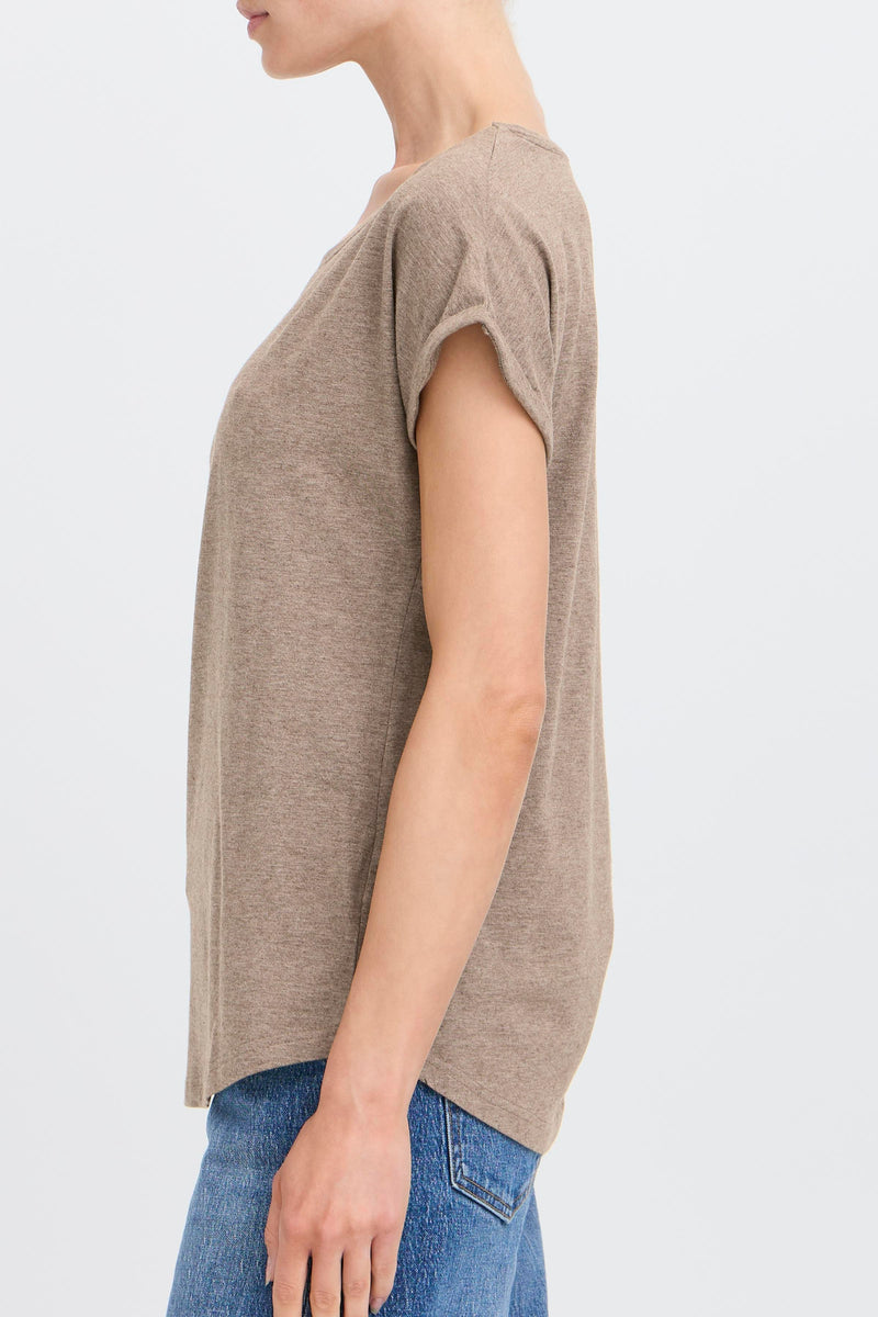 model wearing B Young - Pamila T-Shirt loose over jeans