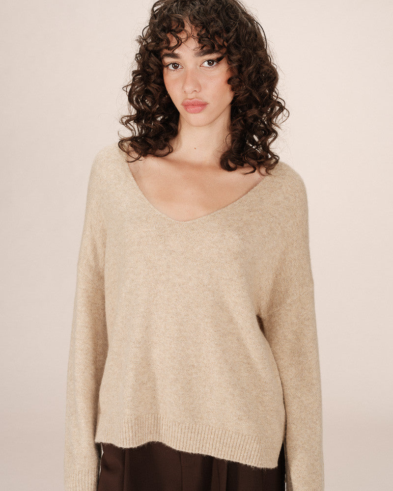 Grace & Mila - Cream/Gold V-Neck Jumper