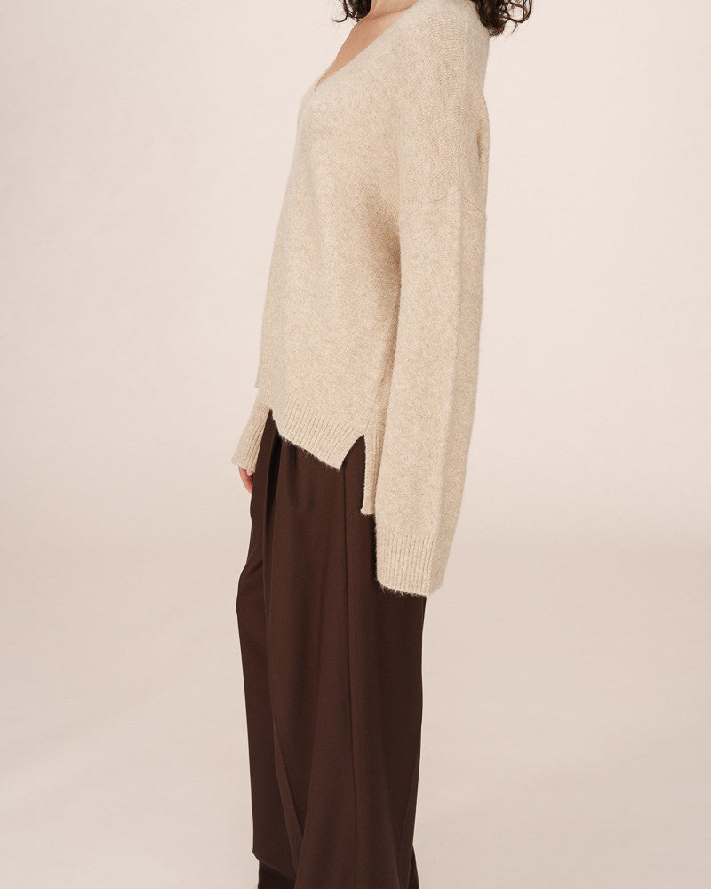 Grace & Mila - Cream/Gold V-Neck Jumper