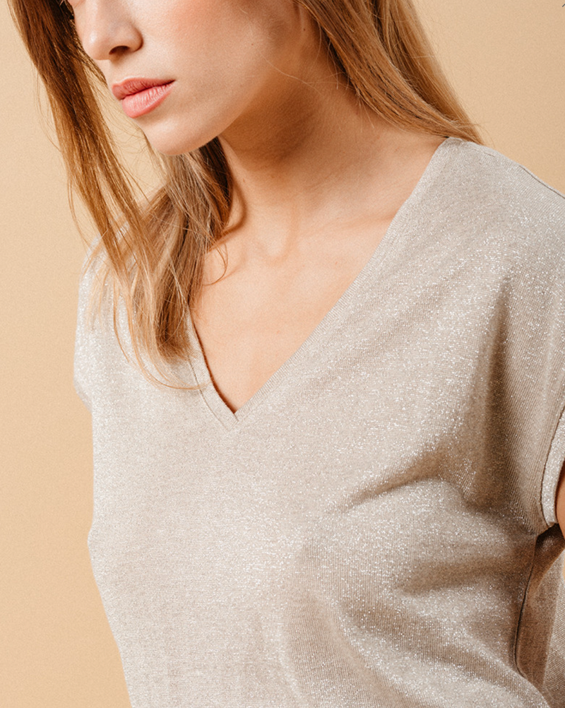 <p data-mce-fragment="1">Add a touch of sparkle to your wardrobe with the Grace &amp; Mila sparkly gold shirt. This elevated basic will liven up any outfit, making you shine in any setting! And we mean literally!</p> <p data-mce-fragment="1">&nbsp;</p> <p data-mce-fragment="1">75% viscose, 25% metallic, Wash at 30 and air dry where needed&nbsp;</p>