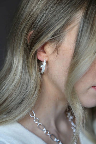 Made with Tutti & Co's signature organic coastal texture, these silver harper hoops are perfect for our silver-loving ladies who love a chunkier statement piece on their ears!      Made from polished brass with 925 silver plating. Precious, enduring metals that won’t tarnish in water, under the sun or over time.