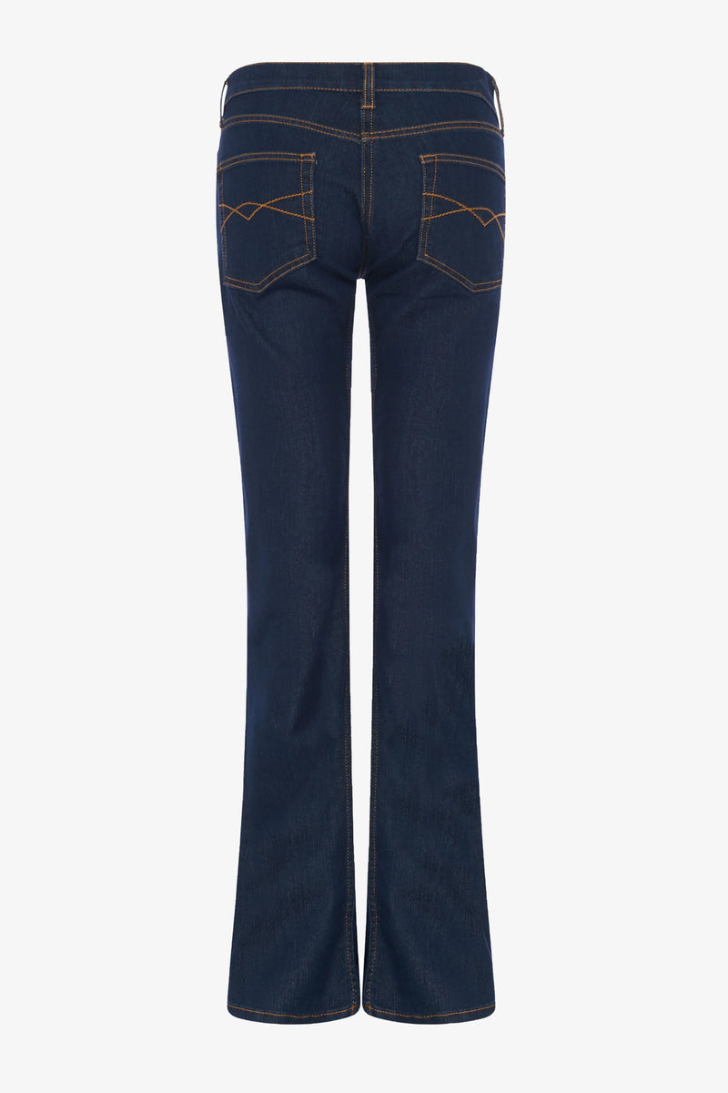 These dark wash jeans are styled efortlessly with your fave jumpers, blousers, cardis and more. We love the flattering shape they give you, perfect for a classic shilouette or to lengthen your legs   Made of 72% cotton, 28% polyester, wash on cold for the best care